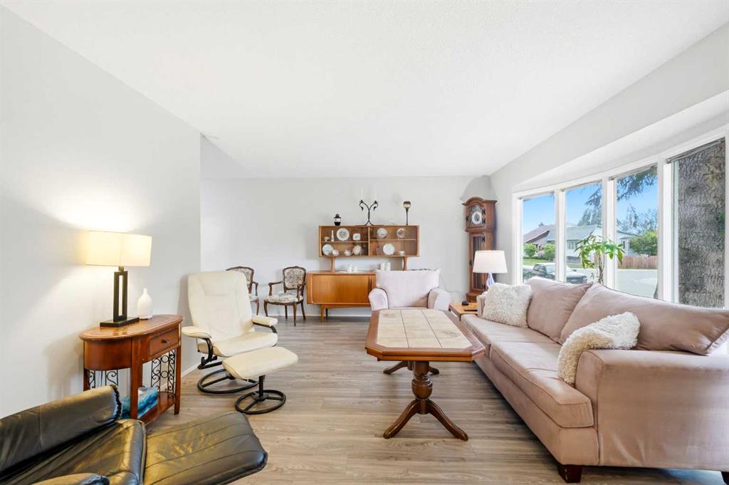 442 Queensland Place SE photo 3