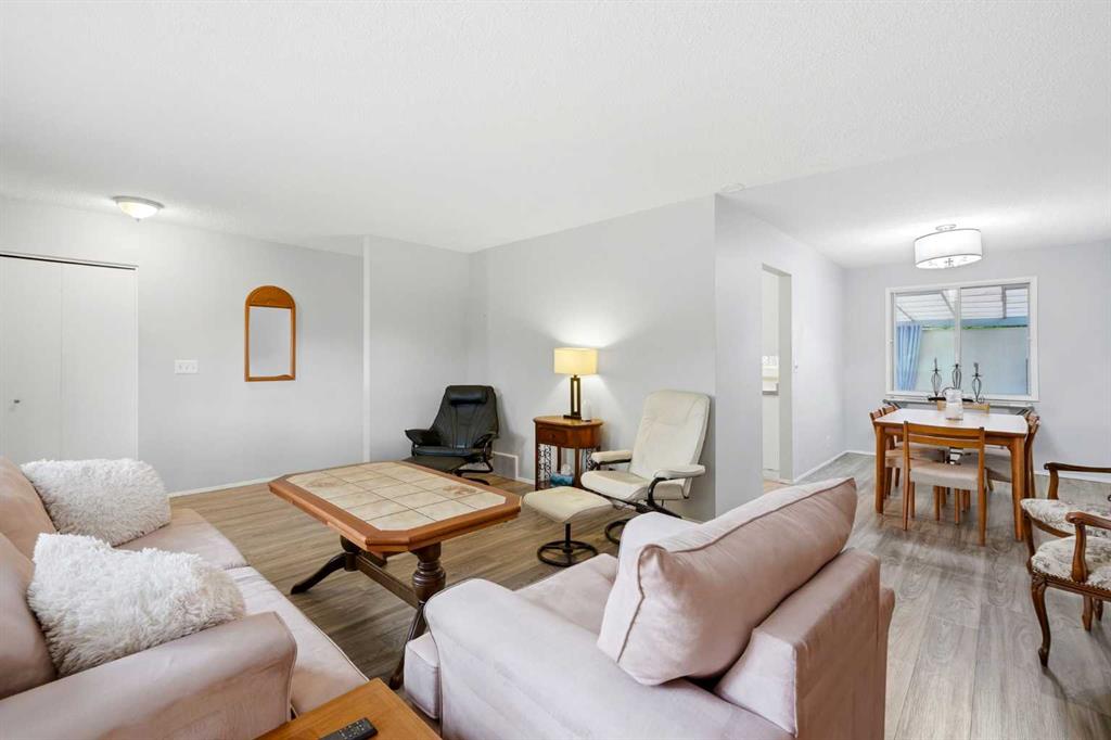 442 Queensland Place SE photo 5