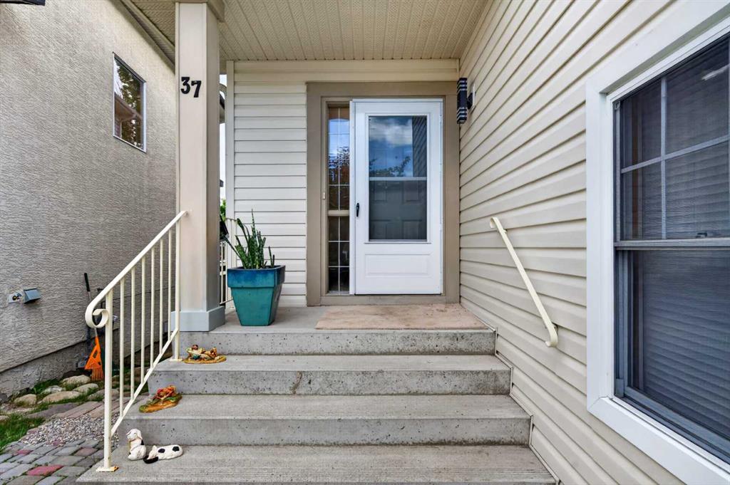 37 Tuscany Meadows Common NW photo 3