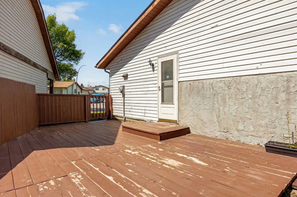 60 Ogmoor Crescent SE photo 3
