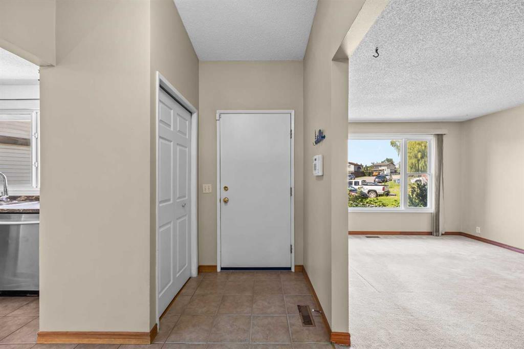 60 Ogmoor Crescent SE photo 5