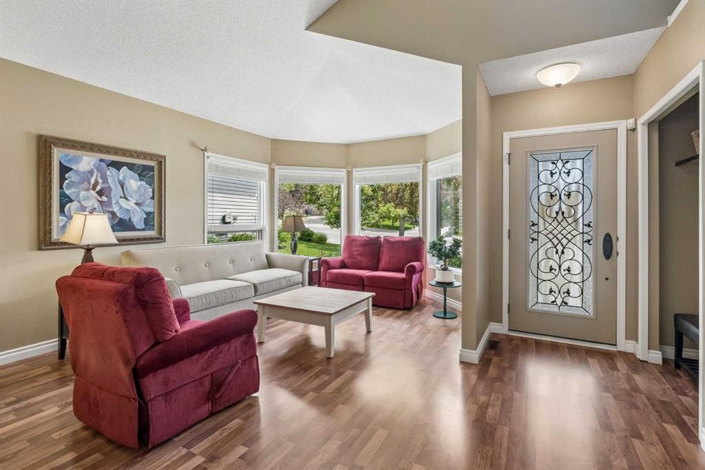 67 Hawkwood Drive NW photo 3