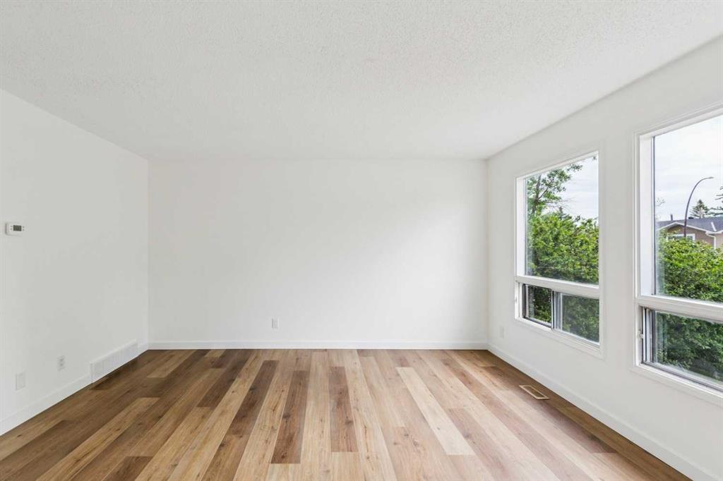 32 Castleglen Way NE photo 4