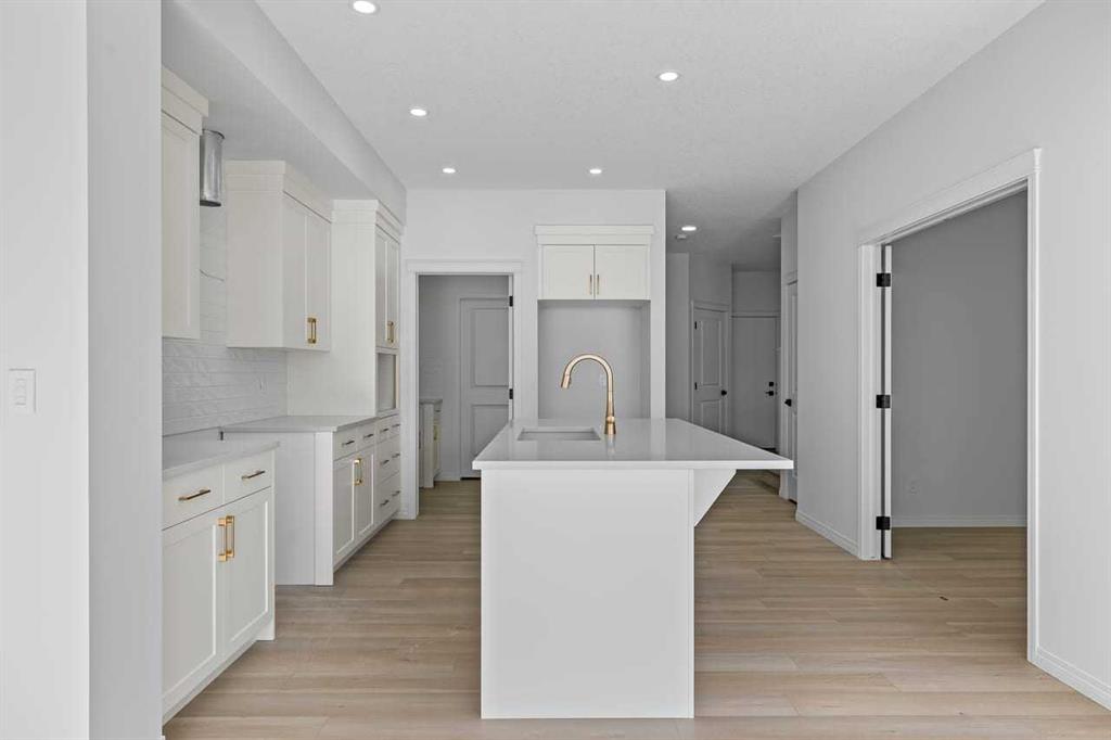 138 Corner Glen Square NE photo 5