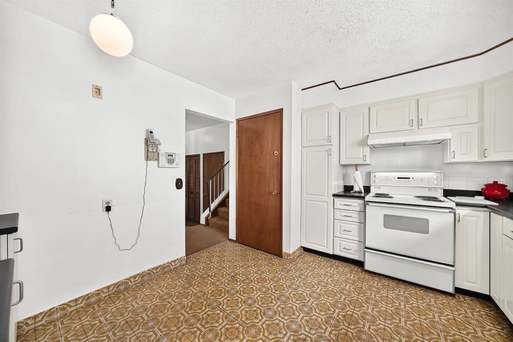 6539 54 Street NW photo 5
