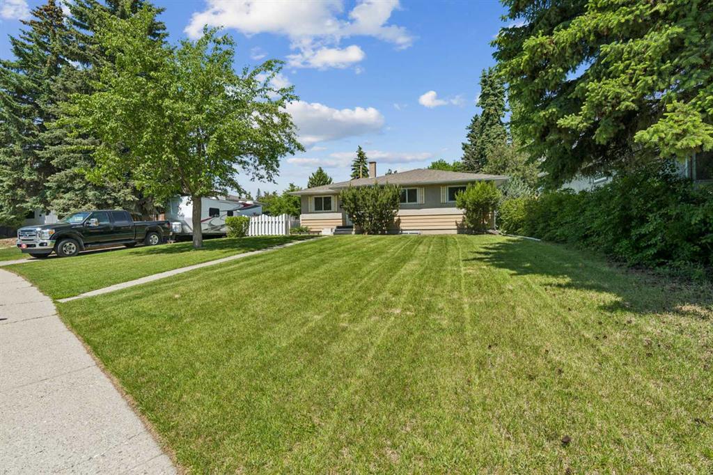 1306 87 Avenue SW photo 2