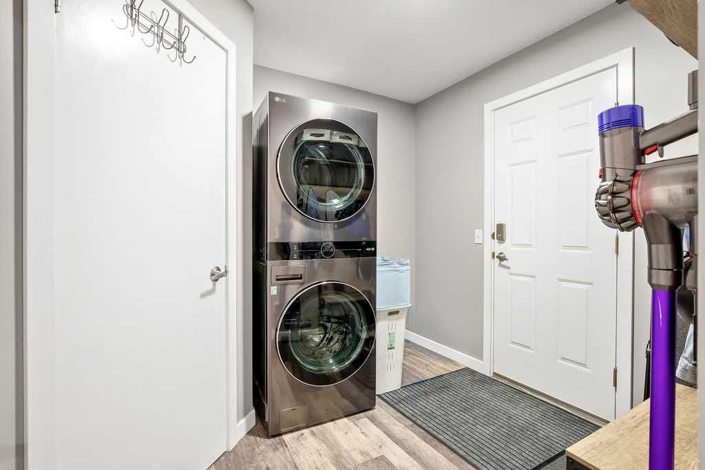 141 Somerset Circle SW photo 5