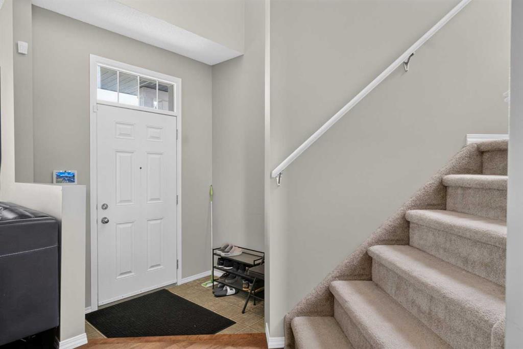 116 Panora Close NW photo 3