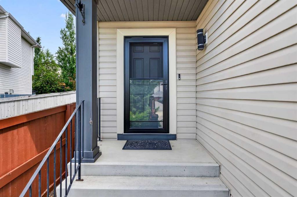 60 Tuscany Ridge Crescent NW photo 3
