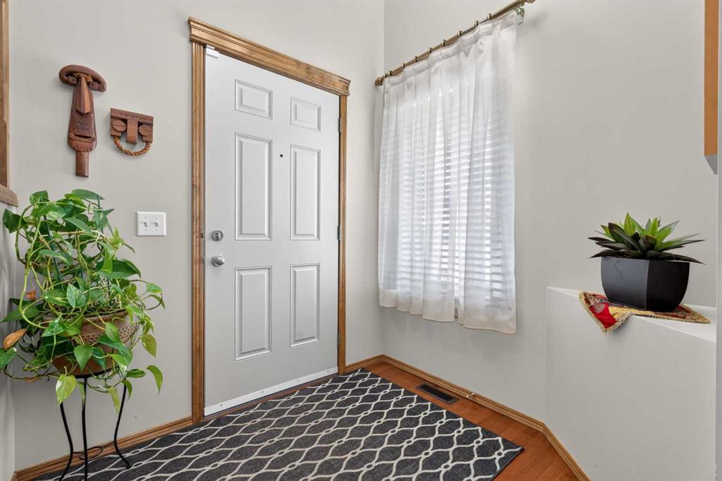 60 Tuscany Ridge Crescent NW photo 4