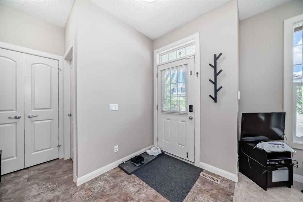 176 Evanspark Gardens photo 3