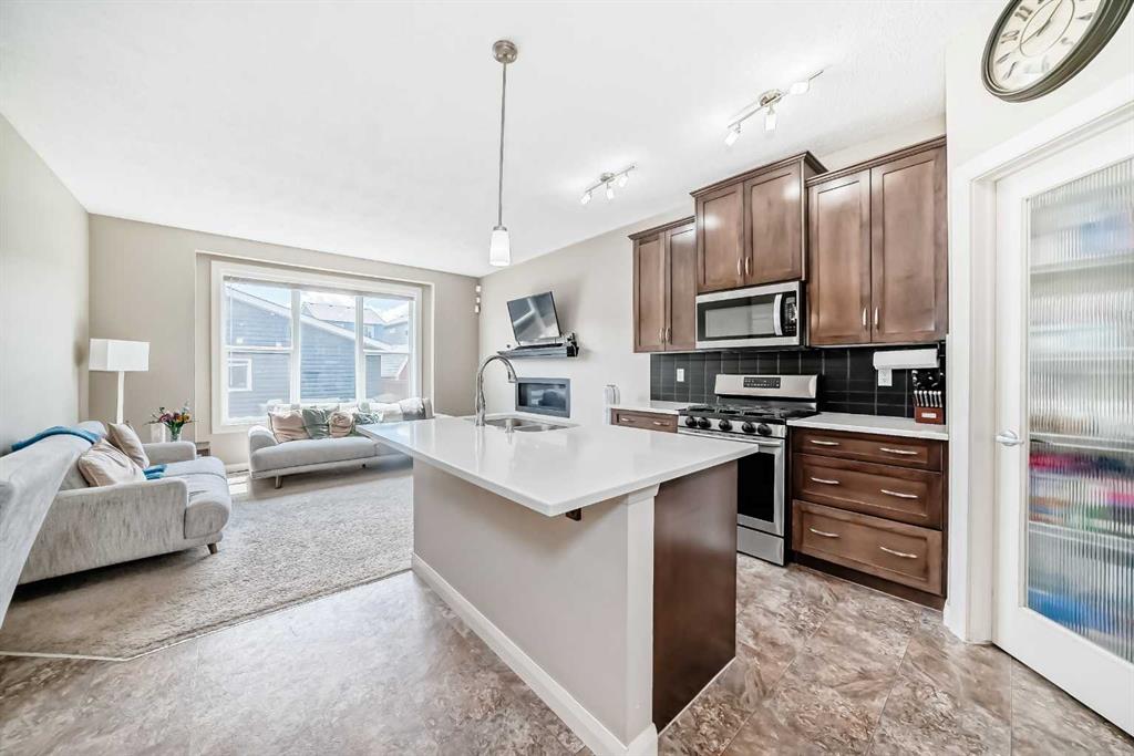 176 Evanspark Gardens photo 5