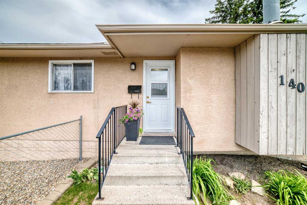 1404 Marlyn Way NE photo 4