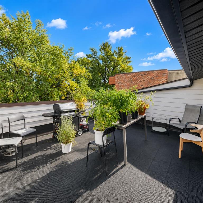 2407 17 Street SW #11 photo 5