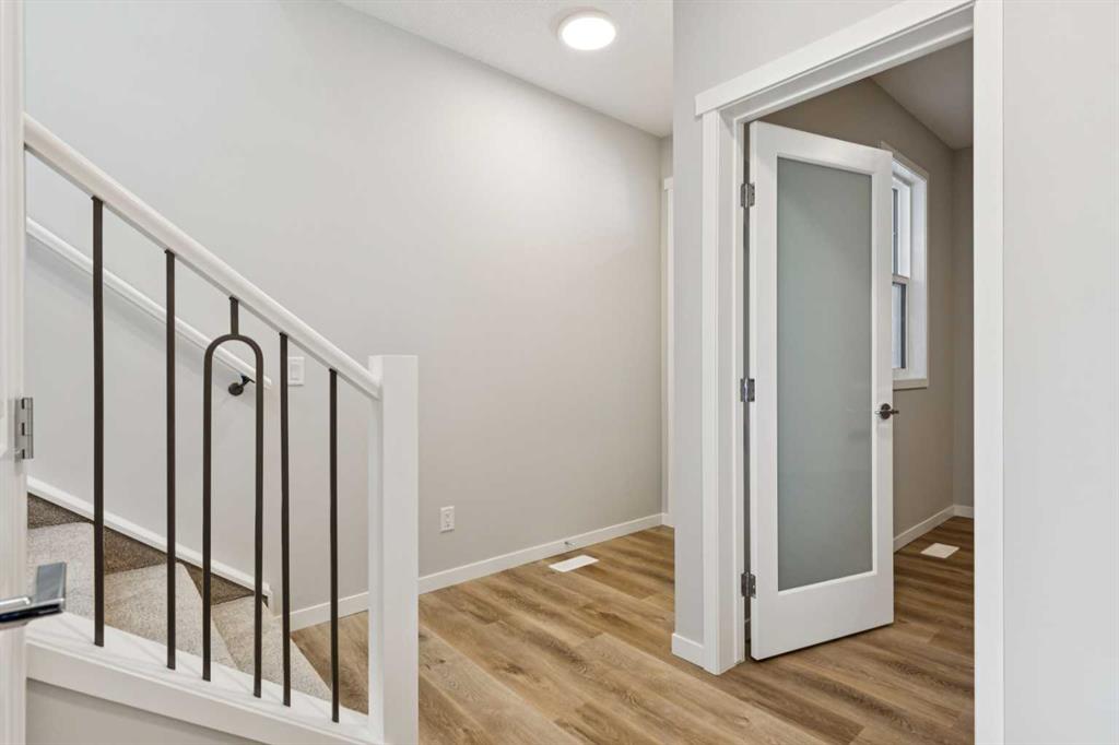 374 Hotchkiss Manor SE photo 2