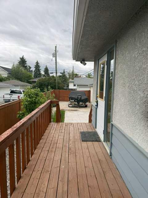 1613 22 Avenue NW photo 3