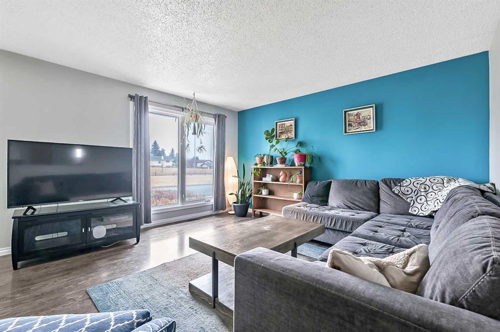 399 Maitland Crescent NE photo 4