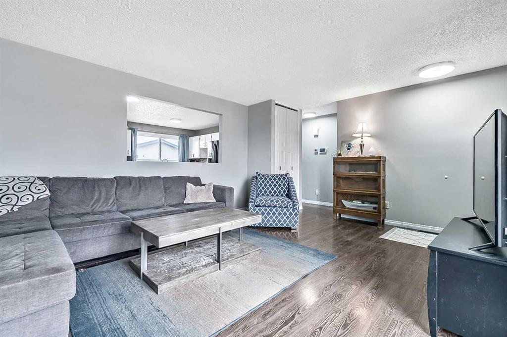 399 Maitland Crescent NE photo 5