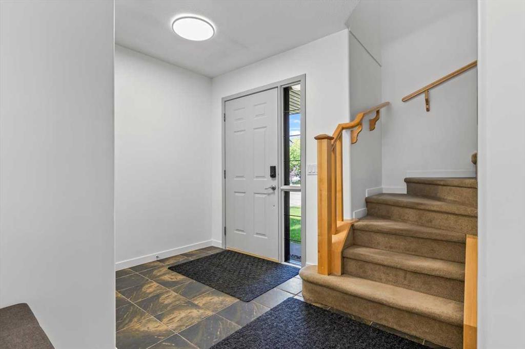 57 Everwillow Boulevard SW photo 3