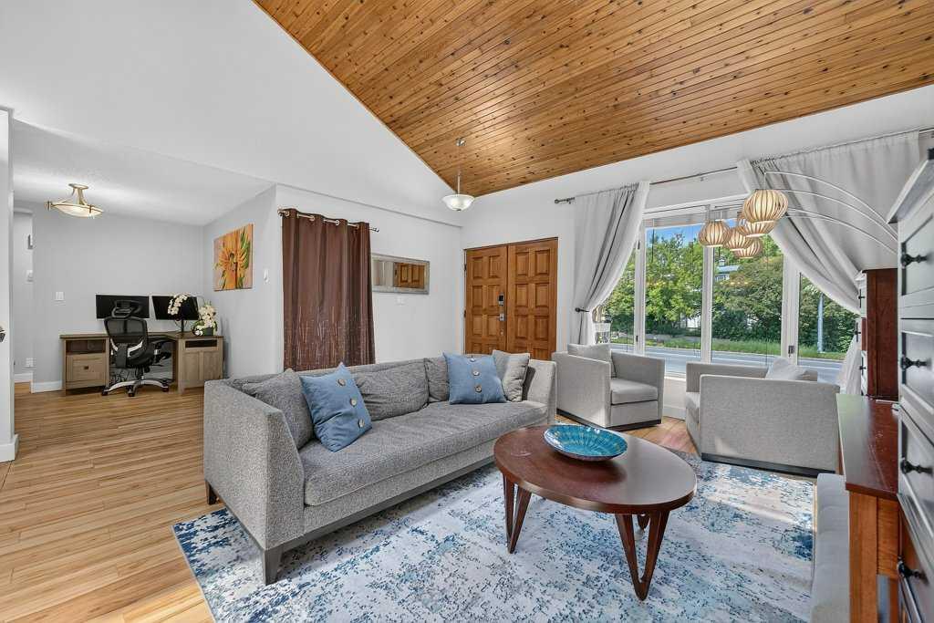 2319 5 Avenue NW photo 4