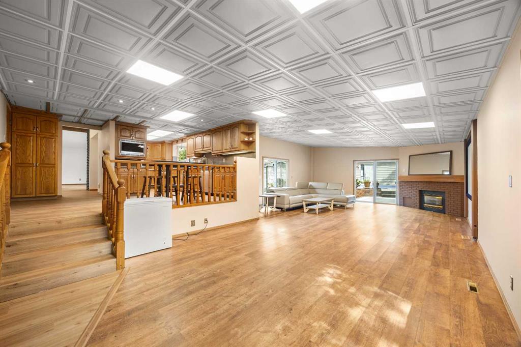 1408 104 Avenue SW photo 4