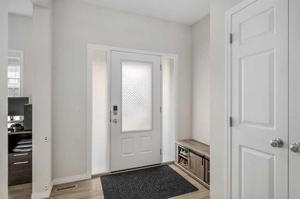 53 Masters Street SE photo 4
