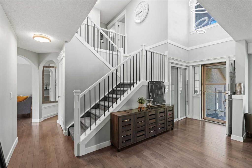 107 Edgebrook Circle NW photo 3