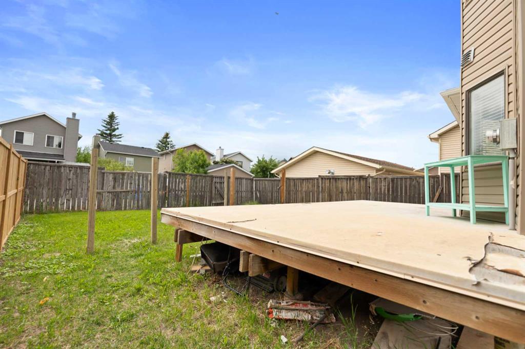 84 Martindale Close NE photo 4