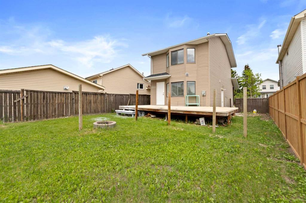 84 Martindale Close NE photo 5