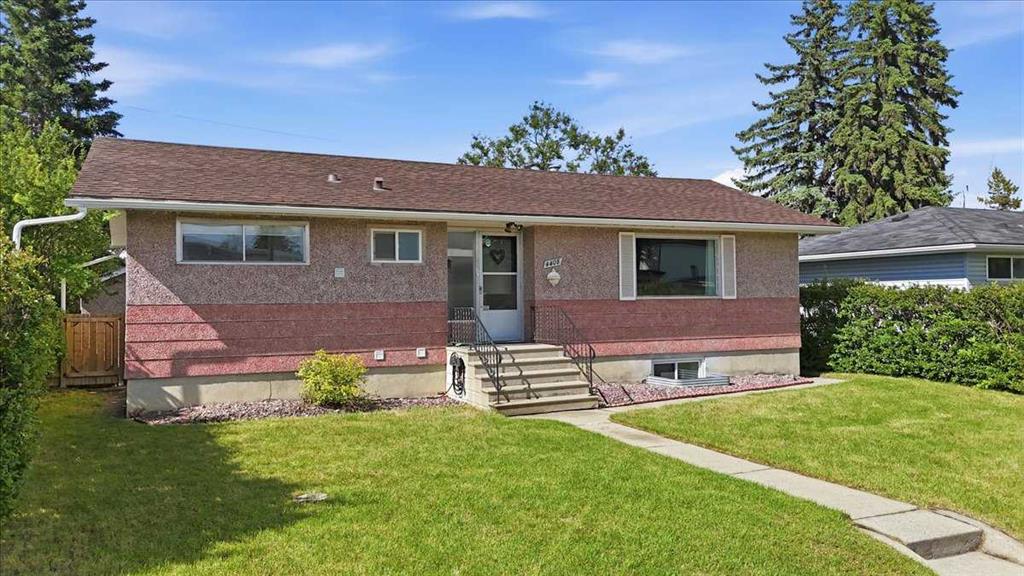 4408 8 Avenue SW photo 2