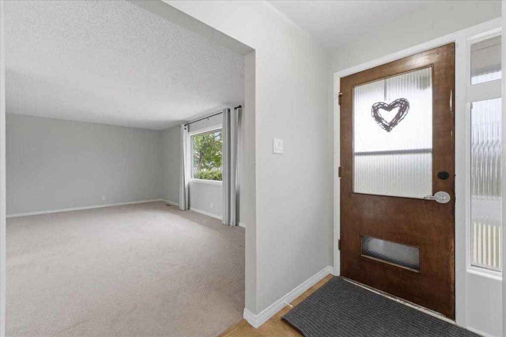 4408 8 Avenue SW photo 3
