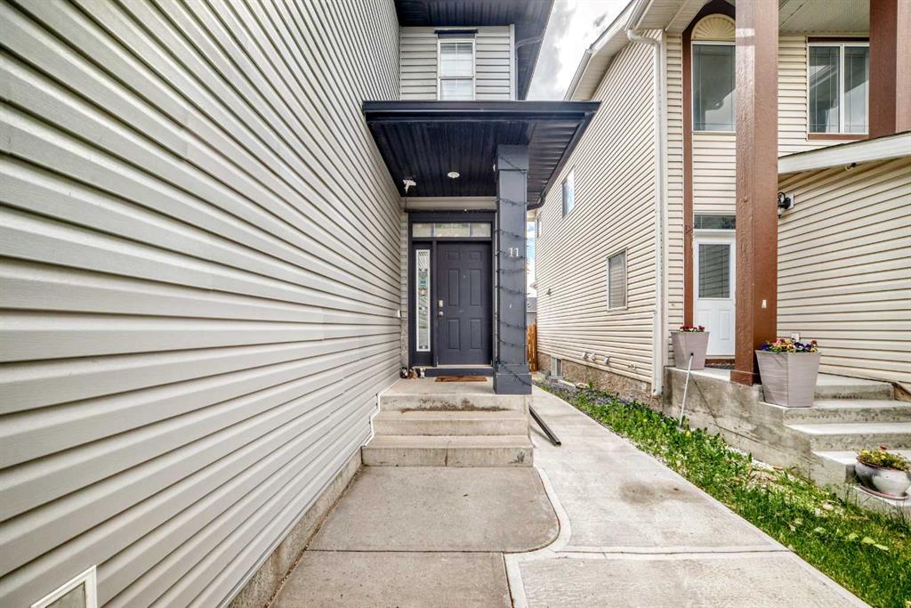 11 Taralake Way NE photo 3