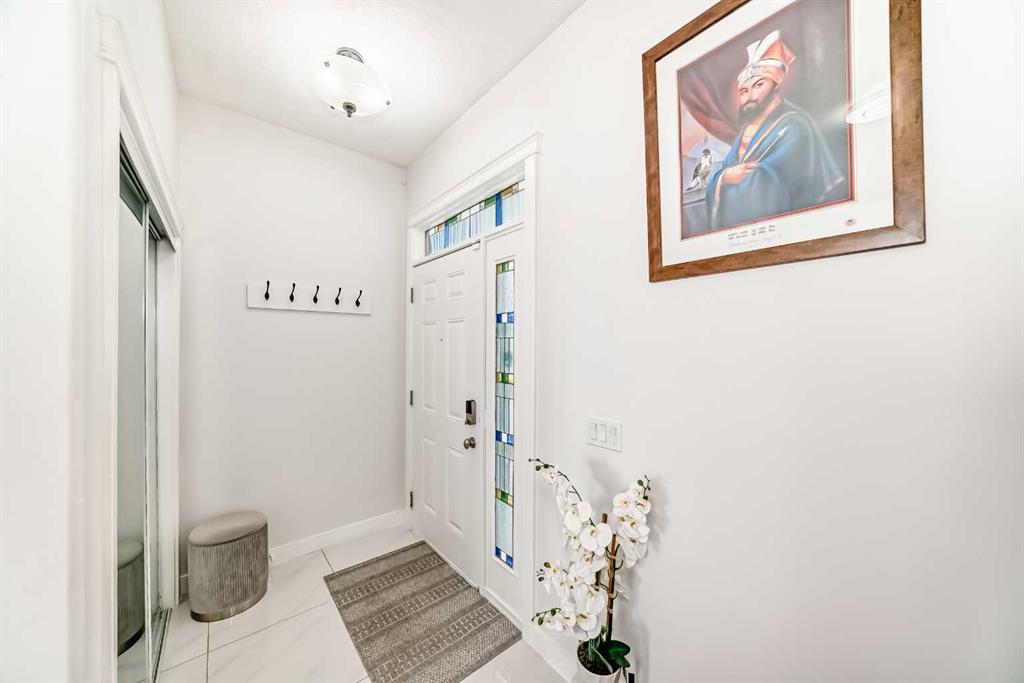 11 Taralake Way NE photo 4