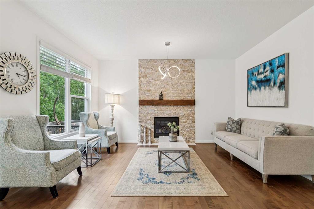 52 Tremblant Way SW photo 2