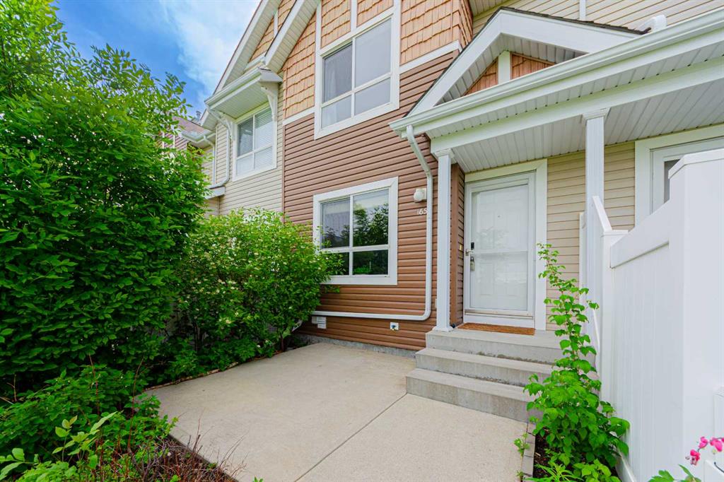 165 Tuscany Court NW photo 4
