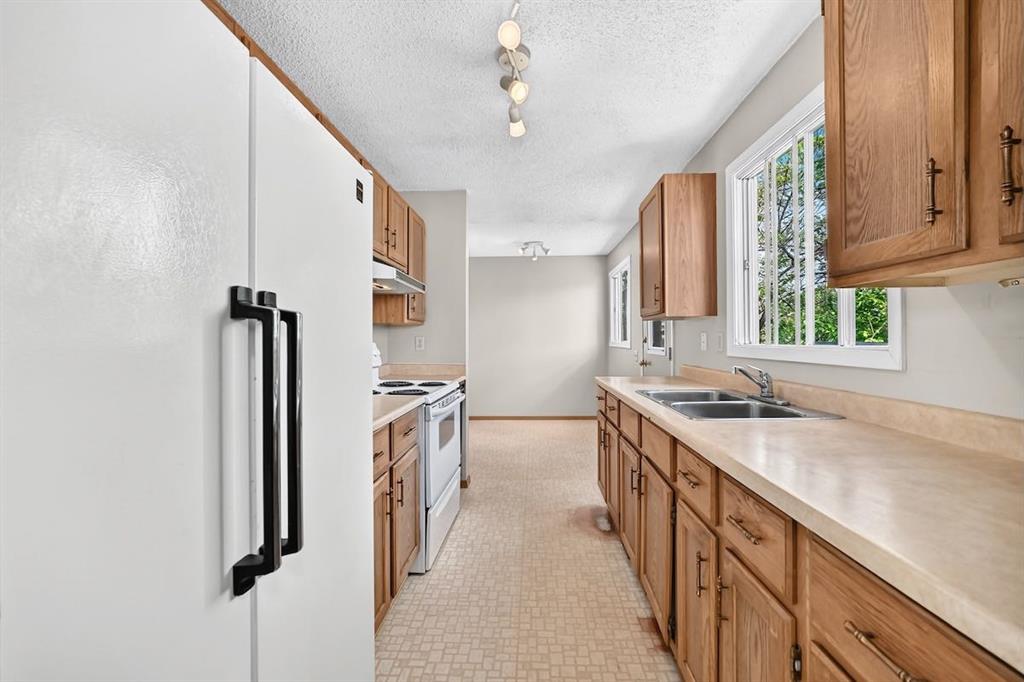 103 Rivervalley Crescent SE photo 5