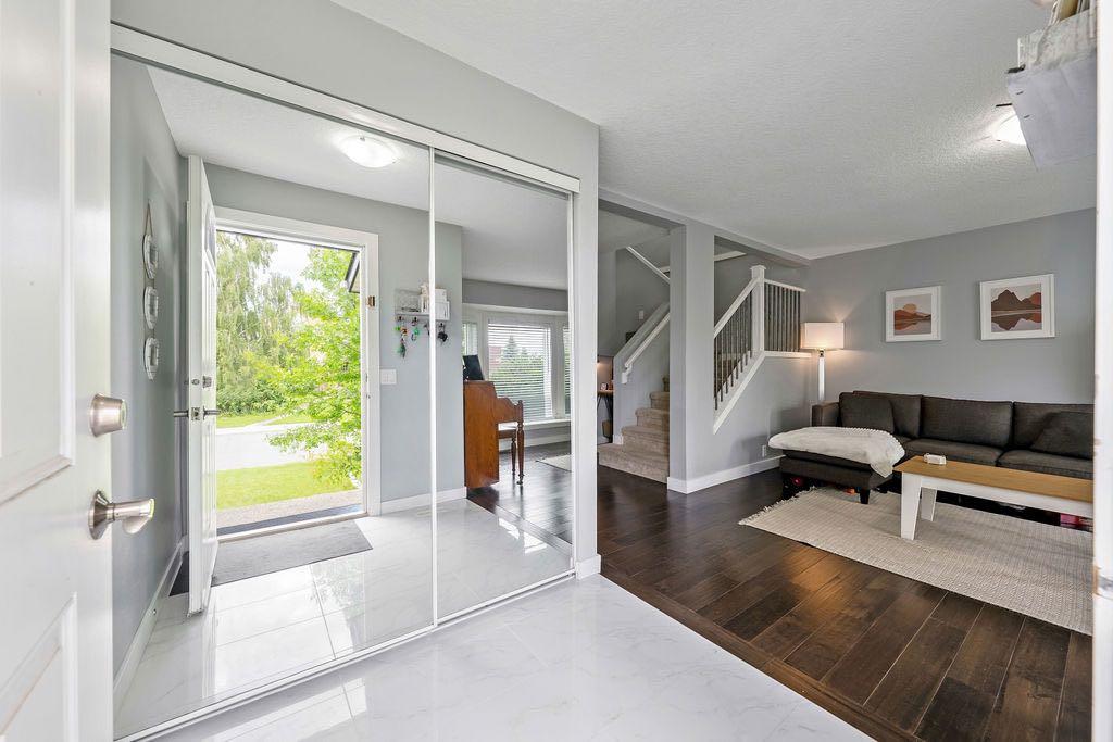 15 Woodmont Green SW photo 2