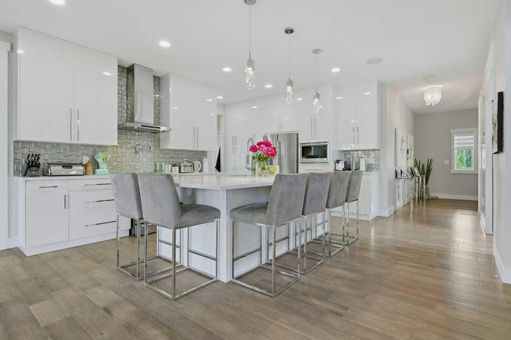 73 Westpark Crescent SW photo 3