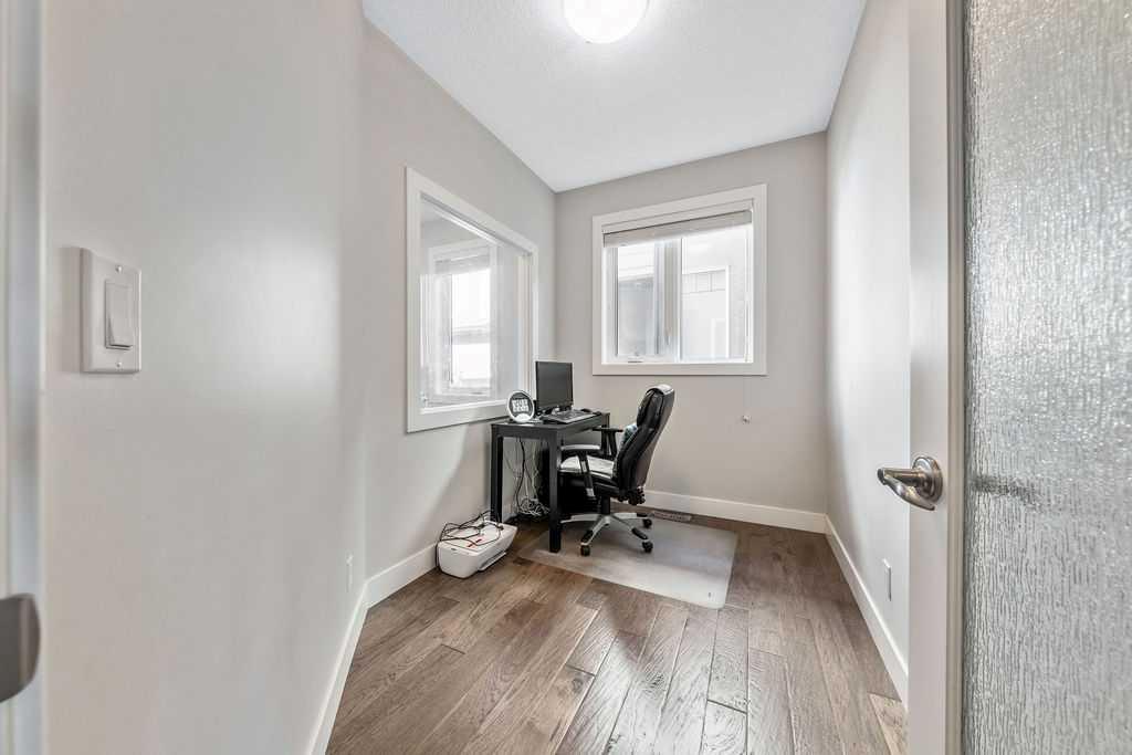 82 Panton View NW photo 3