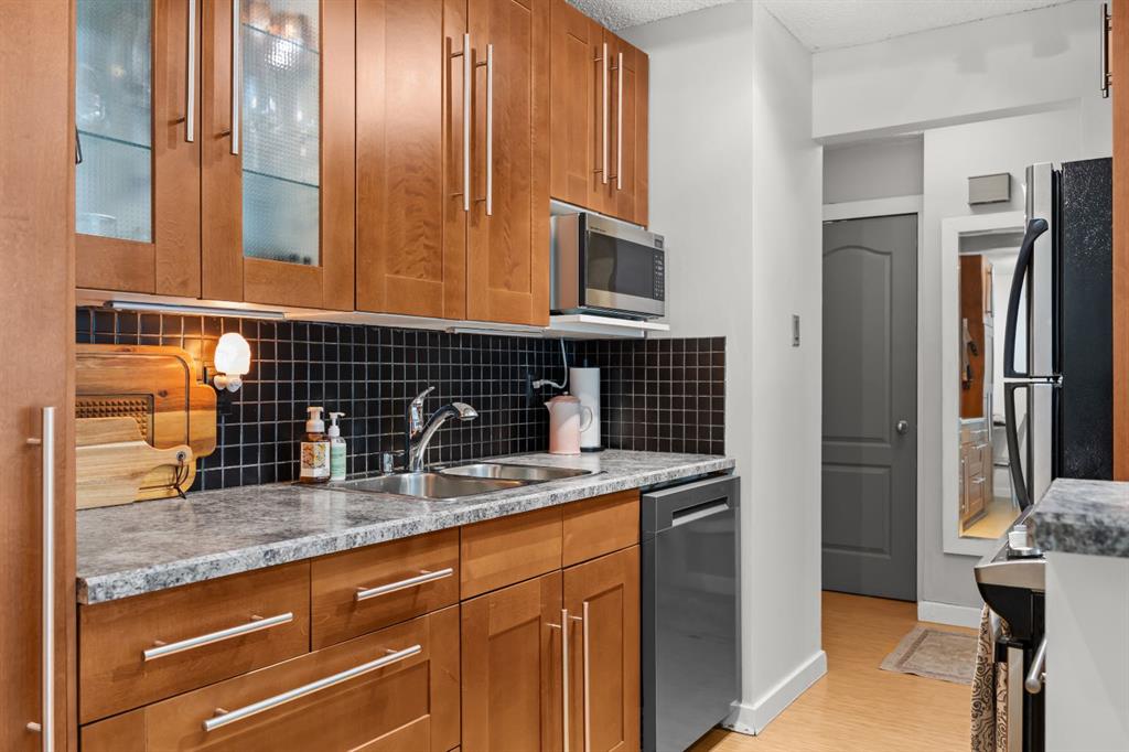 924 18 Avenue SW #304 photo 4