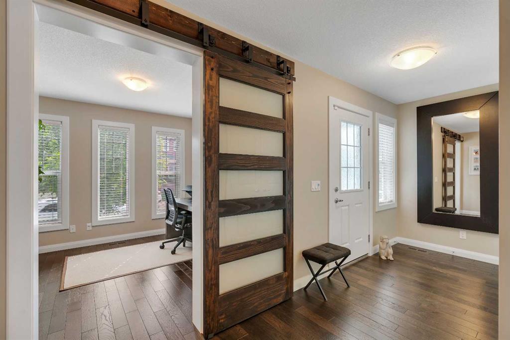 18 Evanscrest Rise NW photo 3