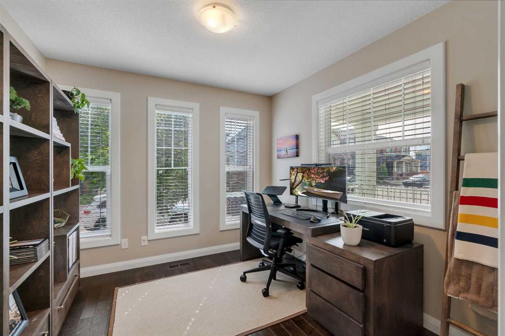 18 Evanscrest Rise NW photo 4