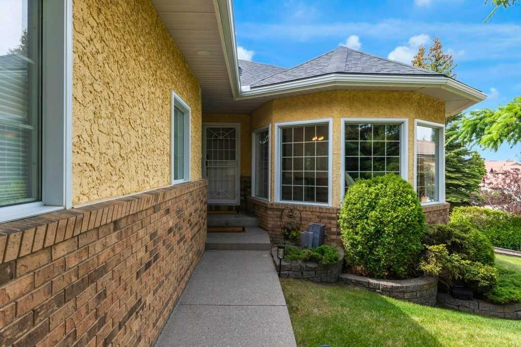 63 Edenstone Way NW photo 2