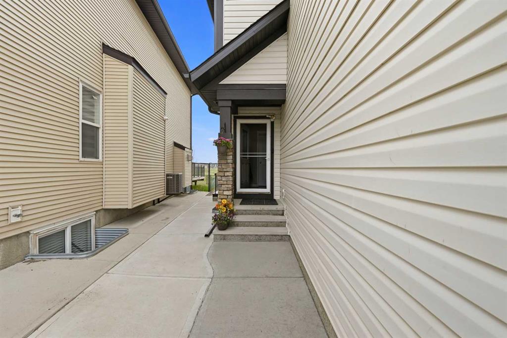 156 Skyview Shores Manor NE photo 2