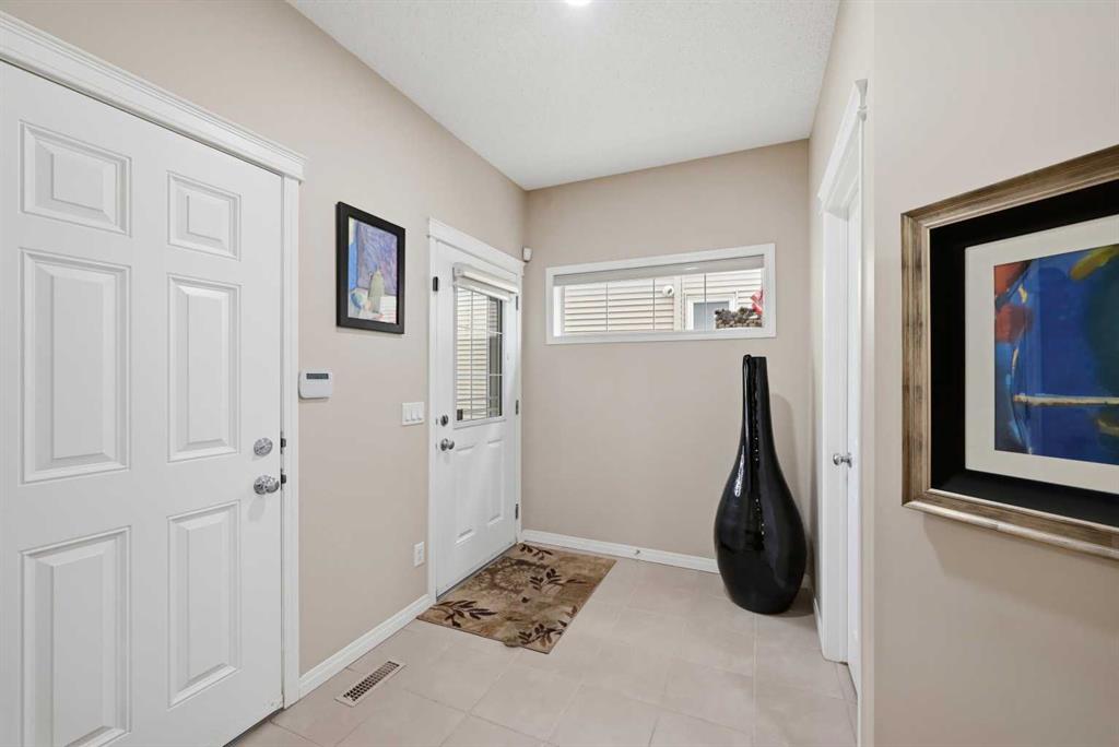 156 Skyview Shores Manor NE photo 3