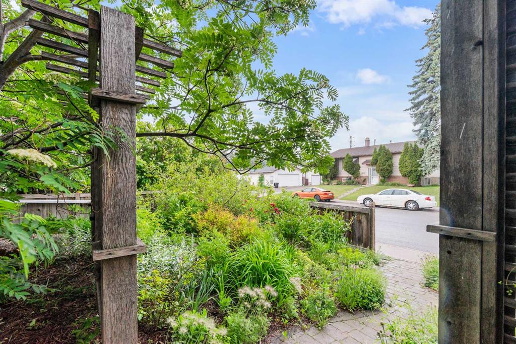 2708 48 Street NE photo 4