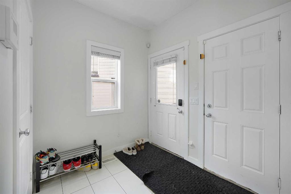 129 Covecreek Bay NE photo 2