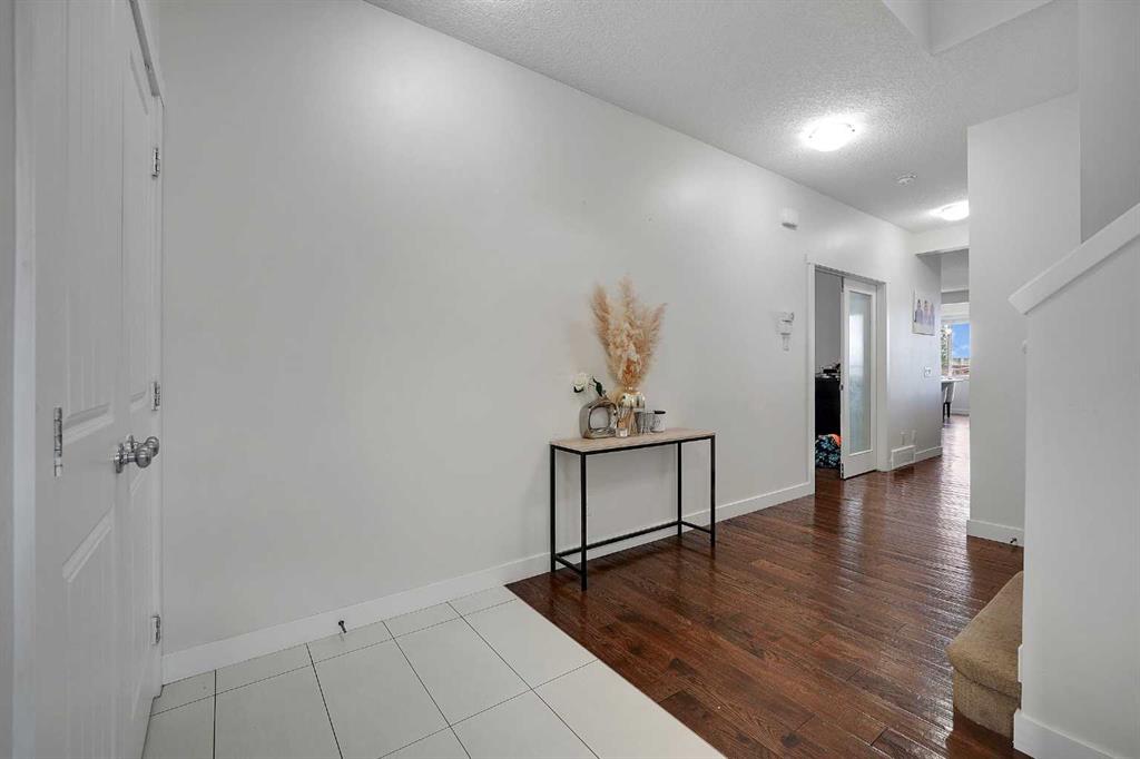 129 Covecreek Bay NE photo 3