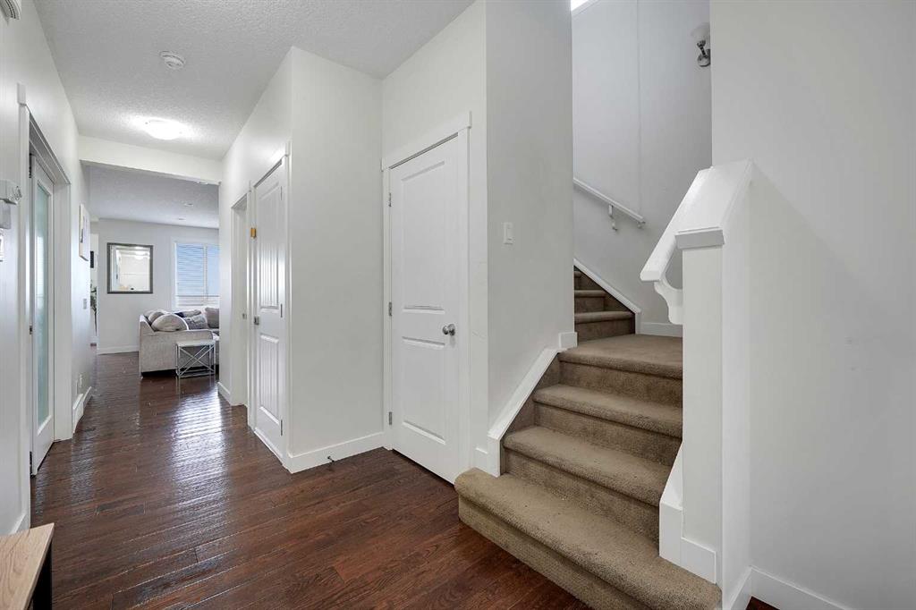 129 Covecreek Bay NE photo 4