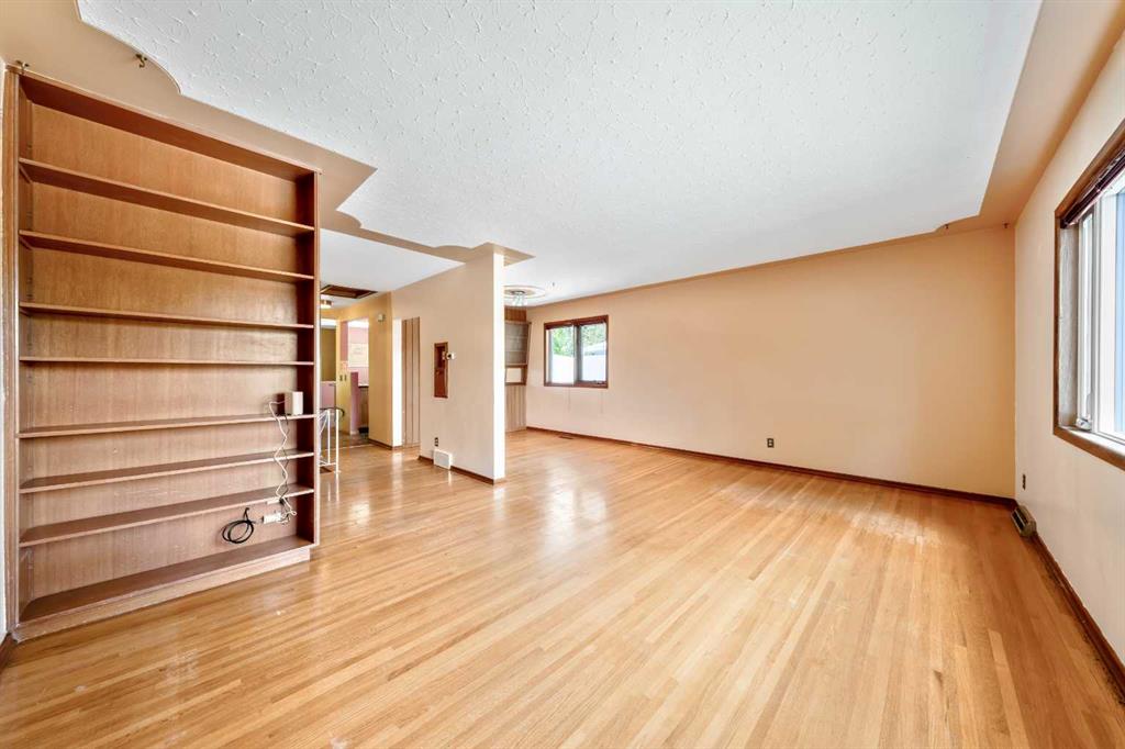 1811 Canberra Road NW photo 2